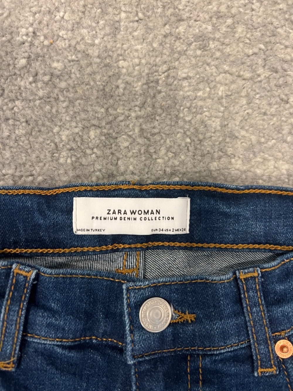 Zara Dark Blue Frayed Hem Cropped Jeans - Picture 2 of 3